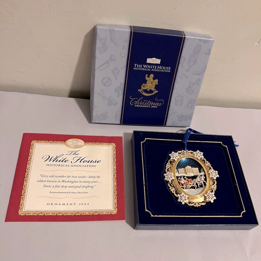 CHRISTMAS HOLIDAY ORNAMENT The White House Historical Association 24K Gold 2004